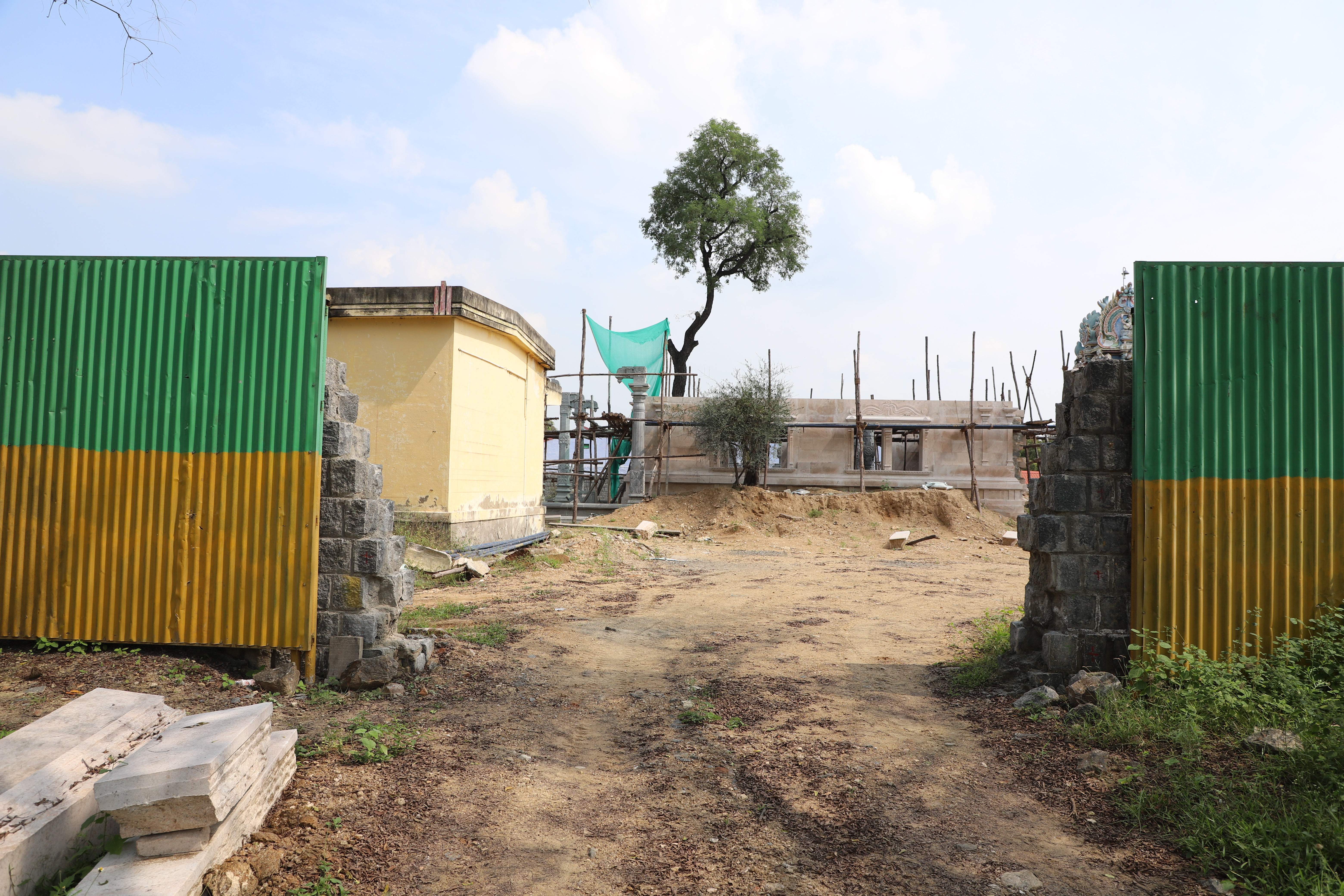 Vaagaitholuvu Amman Temple
